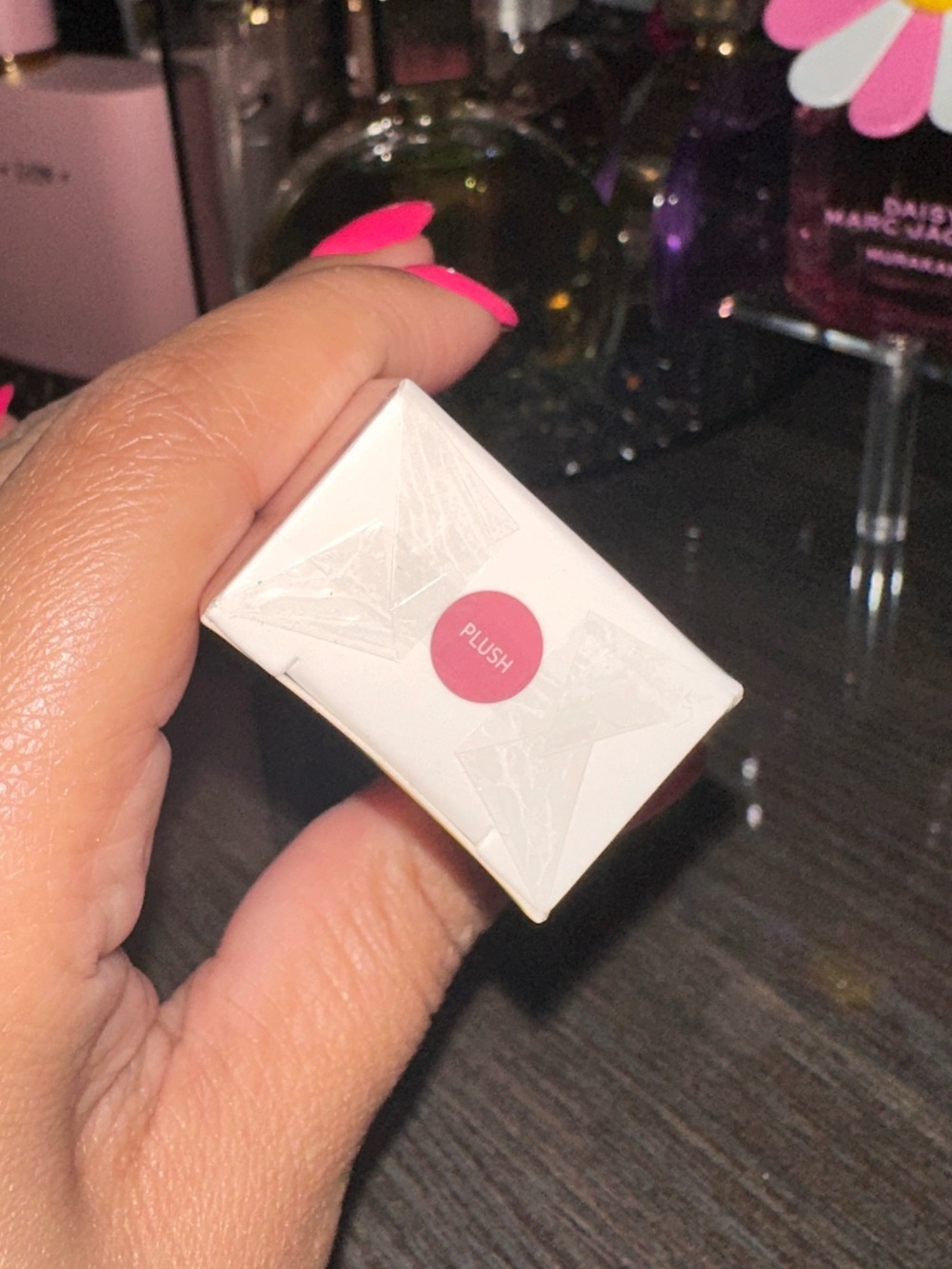Lithe Hydra Gloss In Shade Plush - Picture 9 of 10